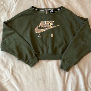 Womens Nike Air cropped back zip sweatshirt. Size M.